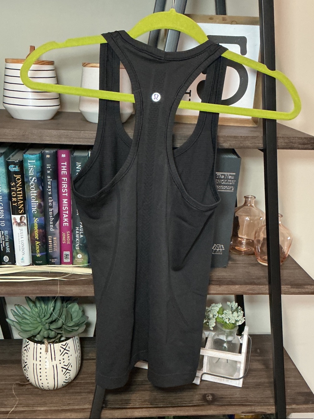 Lululemon Swiftly Tank Size 4 Black - Picture 2 of 4